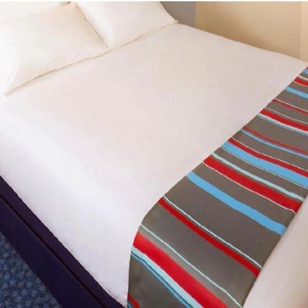 Travelodge בראקנל מראה חיצוני תמונה