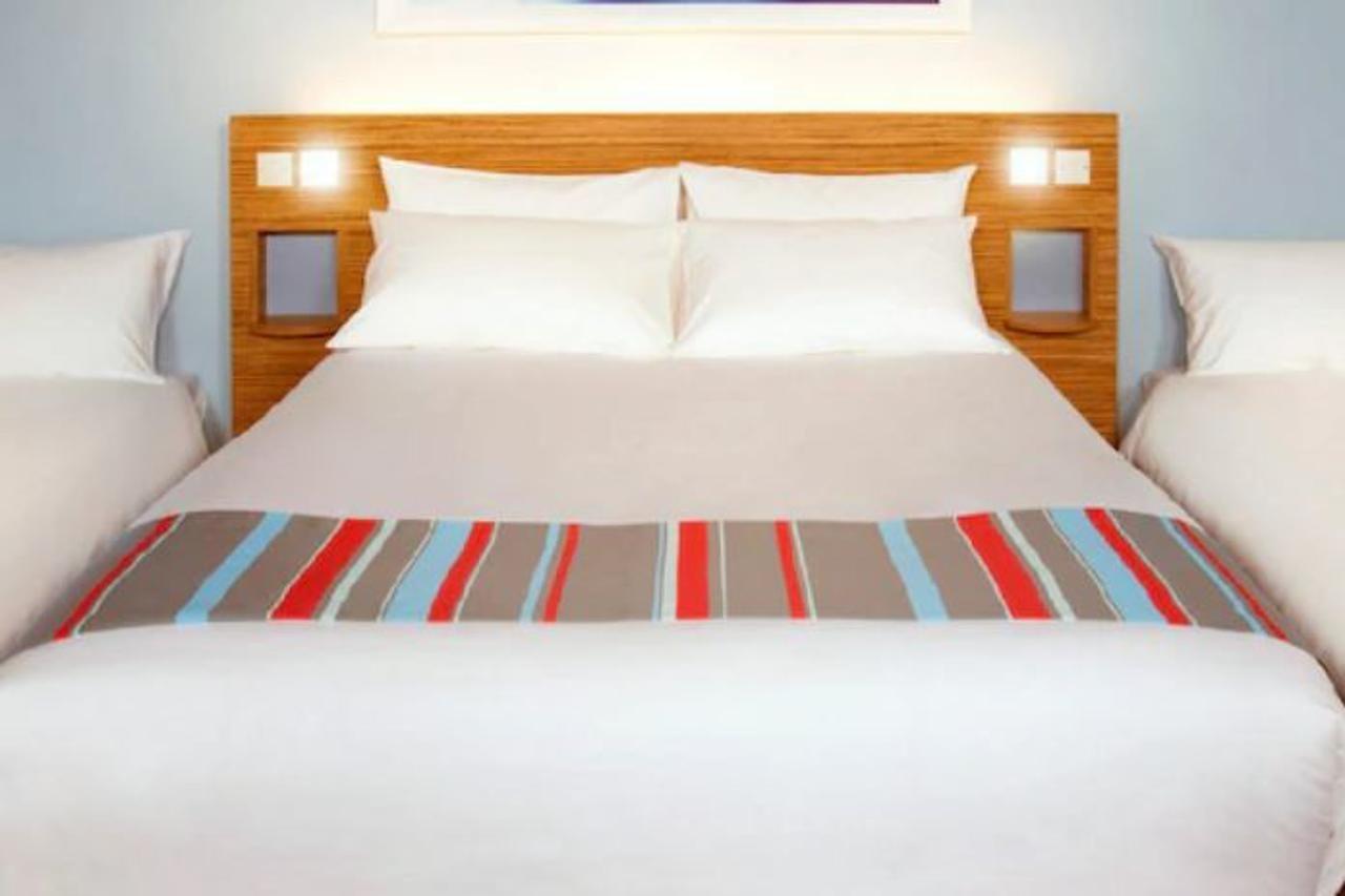 Travelodge בראקנל מראה חיצוני תמונה