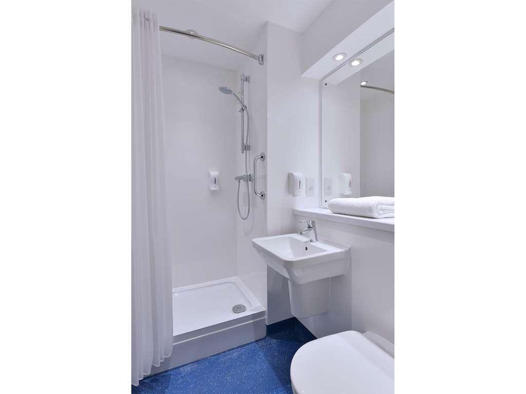 Travelodge בראקנל מראה חיצוני תמונה