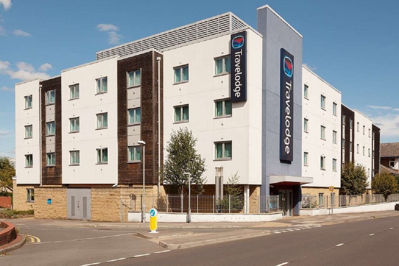 Travelodge בראקנל מראה חיצוני תמונה